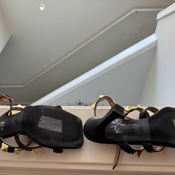 NWT Nicole miller Black and Gold Studded Heels - Picture 3 of 4